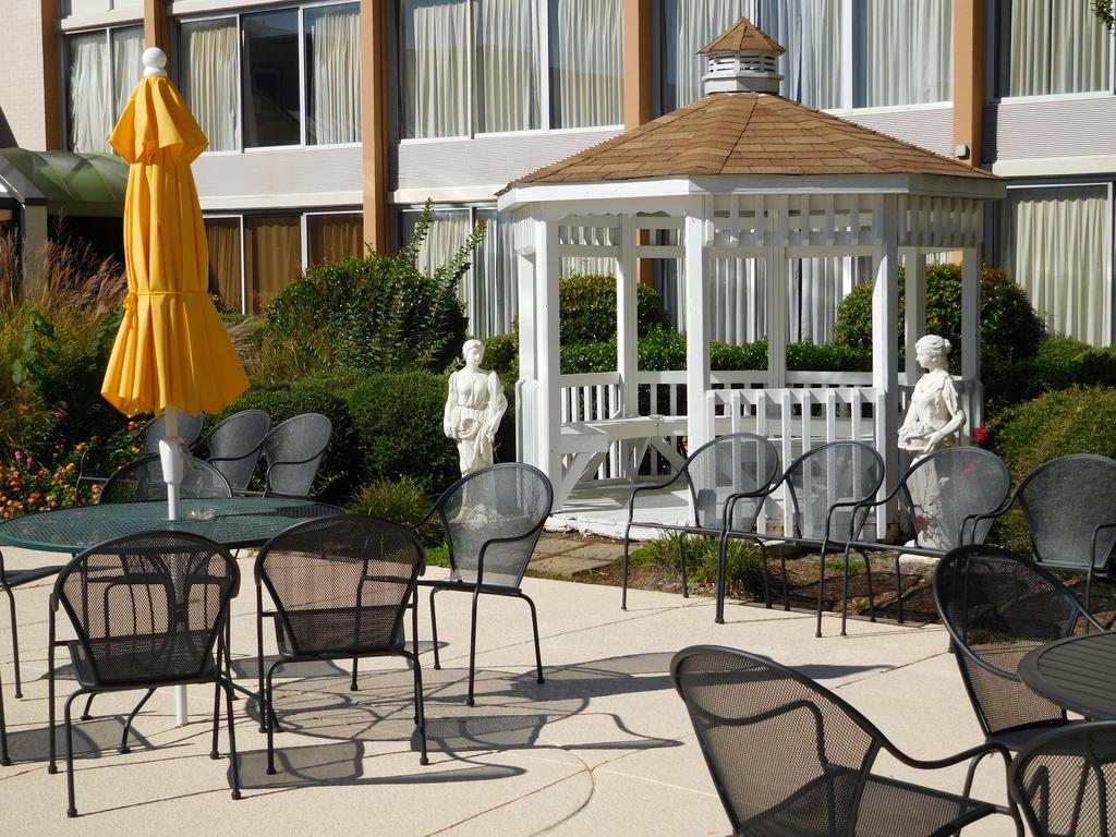 Wyndham Garden Greensboro Exterior foto