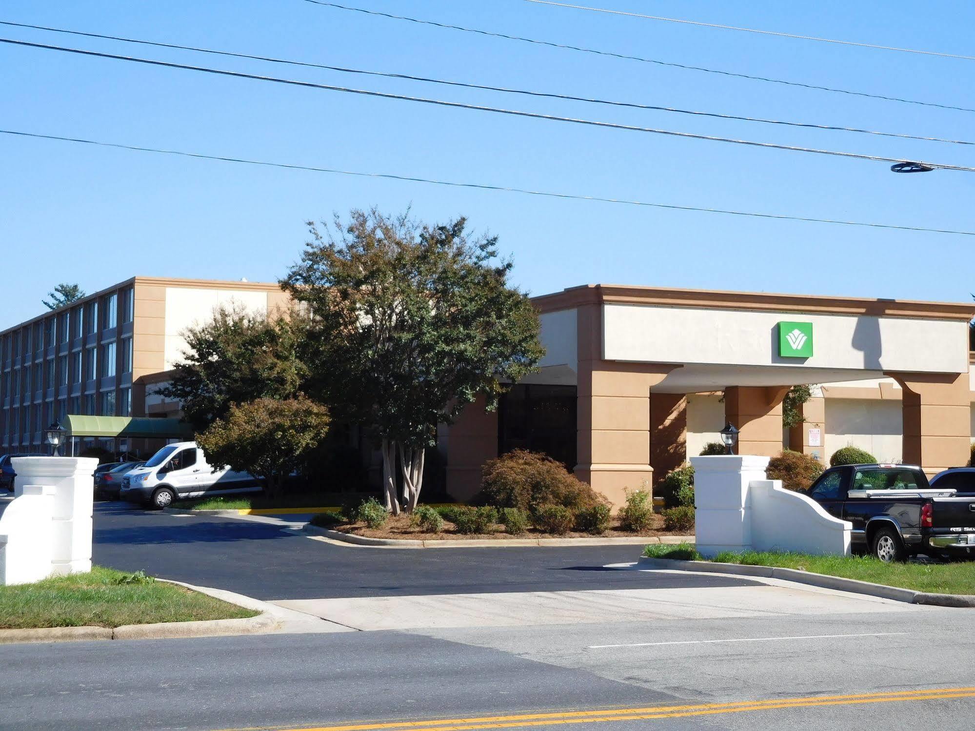Wyndham Garden Greensboro Exterior foto